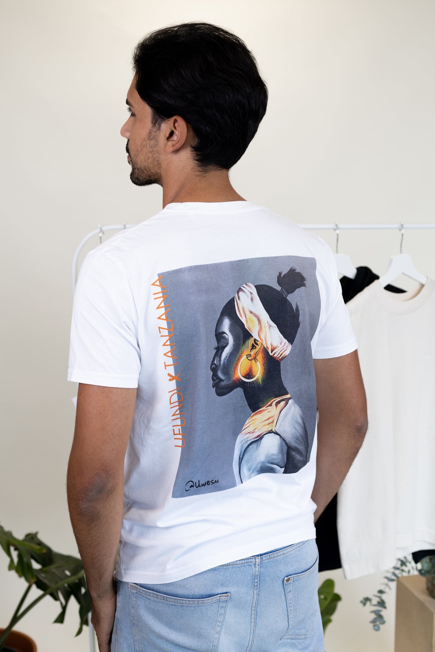 'Funkeln' Basic T-Shirt